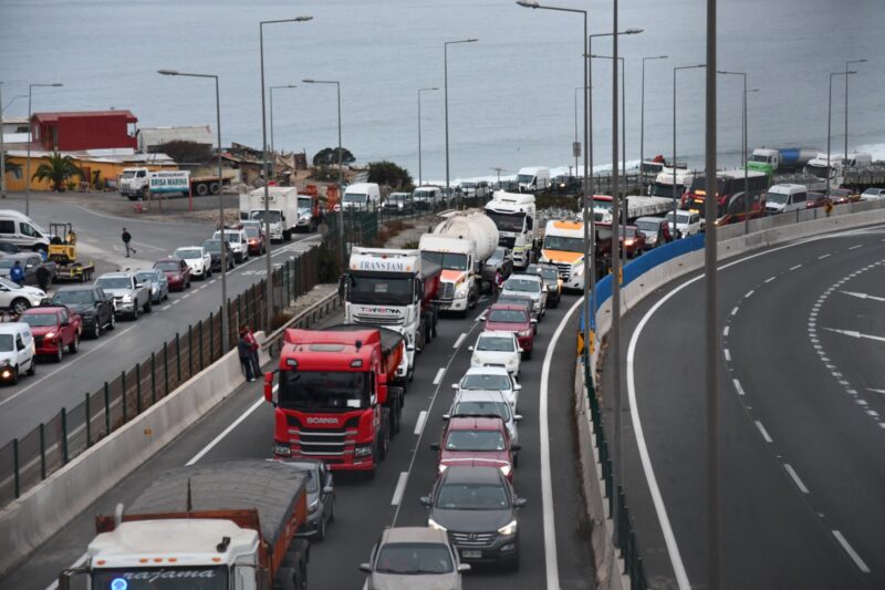 Pescadores y vecinos de La Higuera vuelven a la Ruta 5 para protestar contra del Área Marina del Gobierno de Boric