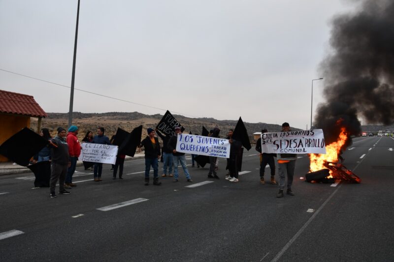 Pescadores y vecinos de La Higuera vuelven a la Ruta 5 para protestar contra del Área Marina del Gobierno de Boric