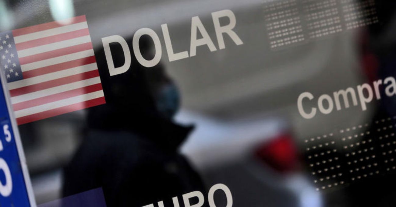 Dólar acelera avance sobre los $840 tras fuerte baja en tasa de interés del Banco Central