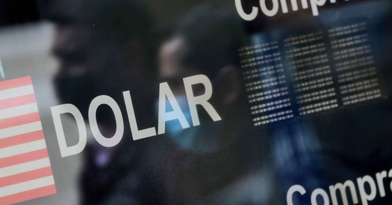 Dólar extiende su avance a la espera de dato de inflación