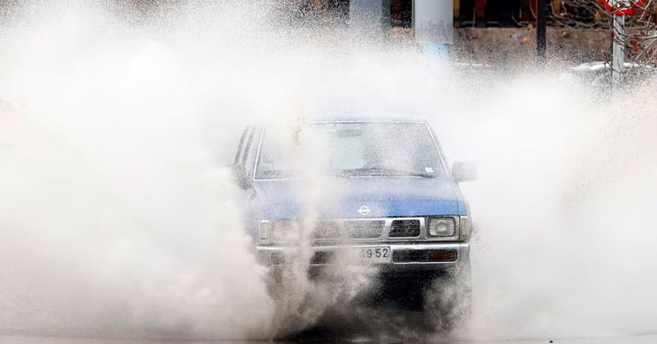 Fuertes vientos y hasta 80 mm de lluvia: Santiago podría recibir su peor temporal en casi una década