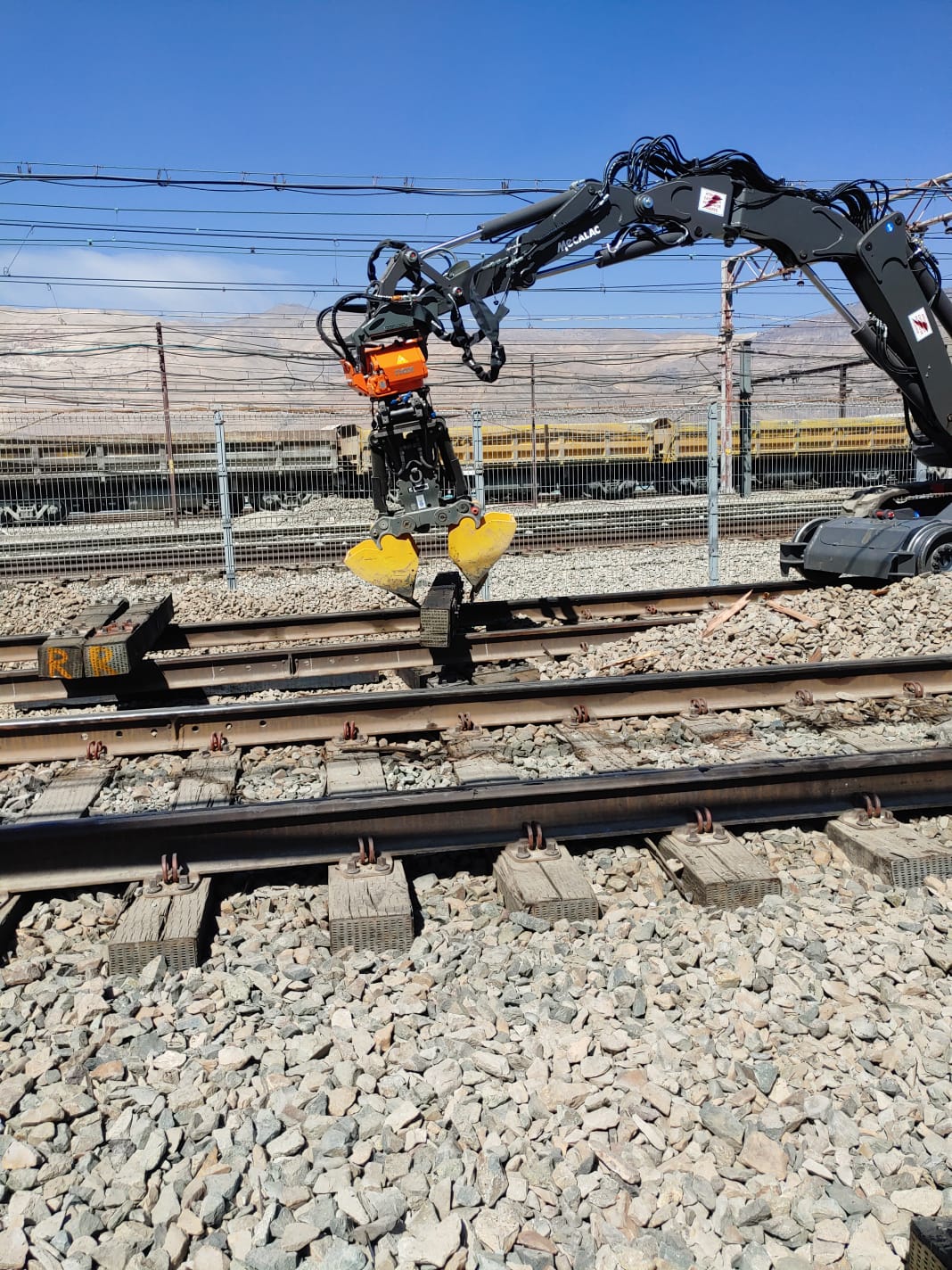 Mecanización en el cambio de durmientes del ferrocarril de El Teniente mejora productividad y seguridad de trabajadores