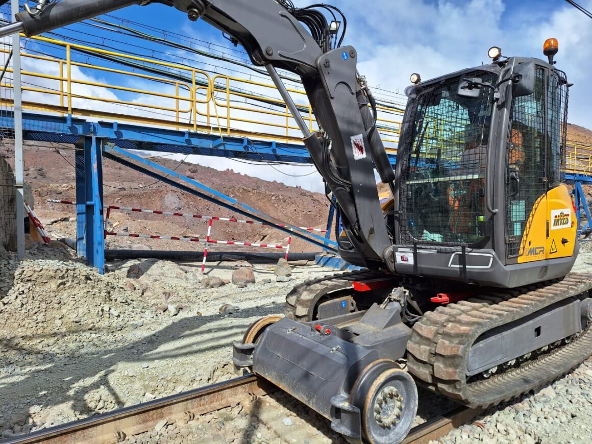 Mecanización en el cambio de durmientes del ferrocarril de El Teniente mejora productividad y seguridad de trabajadores