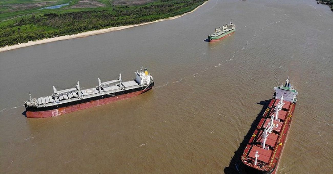 Argentina: Combustible en Espera: Buques Detenidos en el Río de la Plata Aguardan Autorización Gubernamental para Pago en Dólares