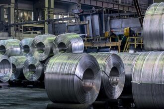 Fortunas Mixtas para el Metal Ruso en la Temporada de Apareamiento de Aluminio