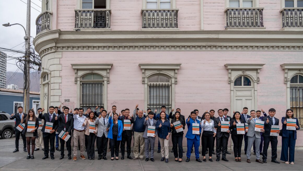 63 jóvenes del programa Aprendices de Collahuasi se capacitan en competencias socioemocionales