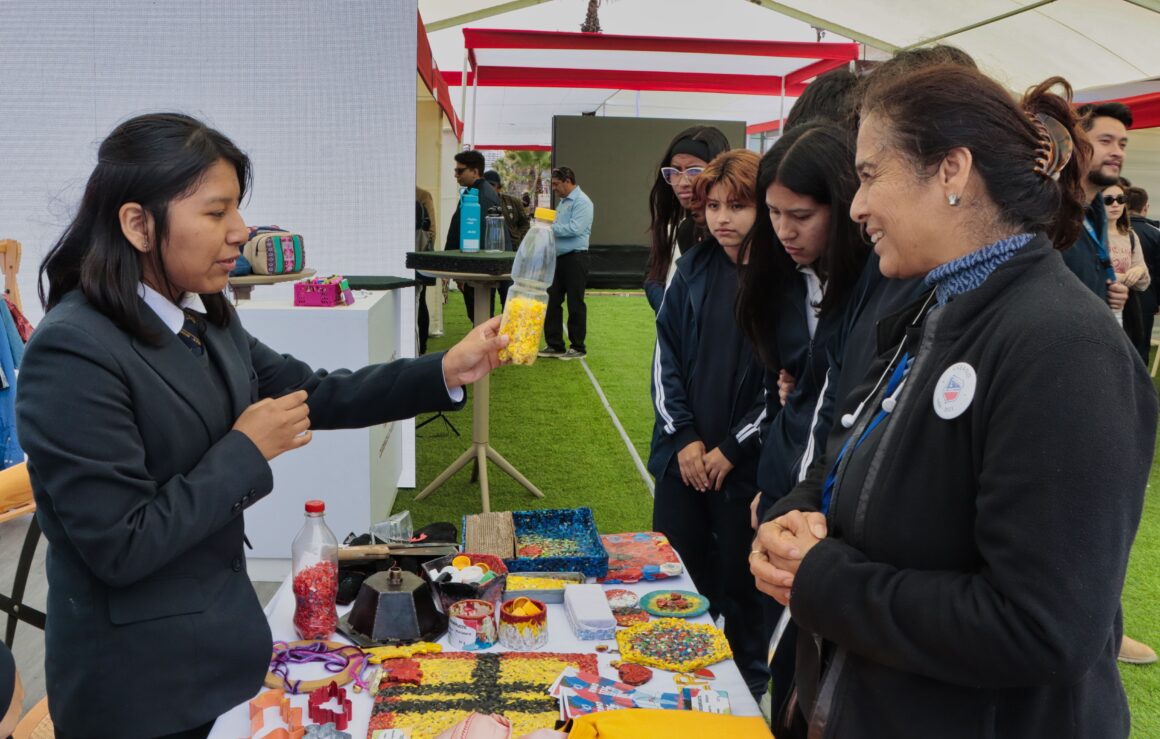 Estudiantes de liceos Bicentenario de Alto Hospicio y Pica presentaron iniciativas de innovación en “Circular Fest”