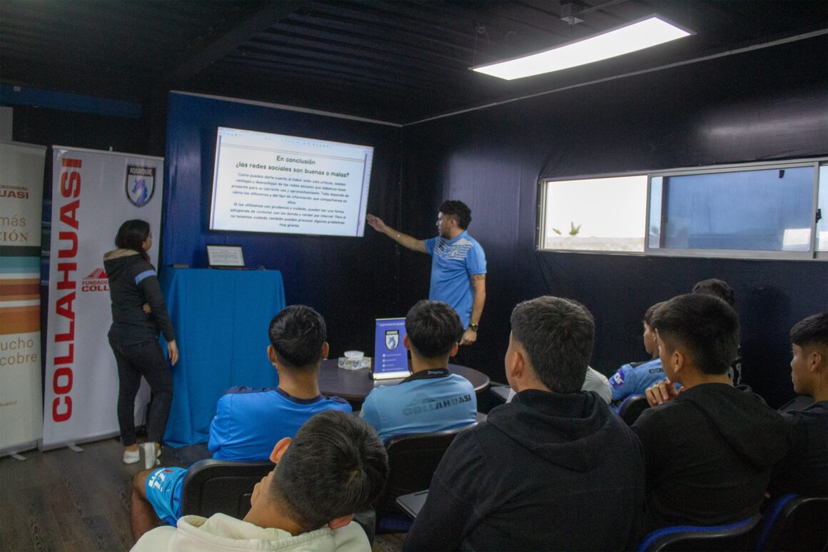 100 jóvenes promesas de Deportes Iquique participaron en charlas formativas apoyados por Fundación Collahuasi