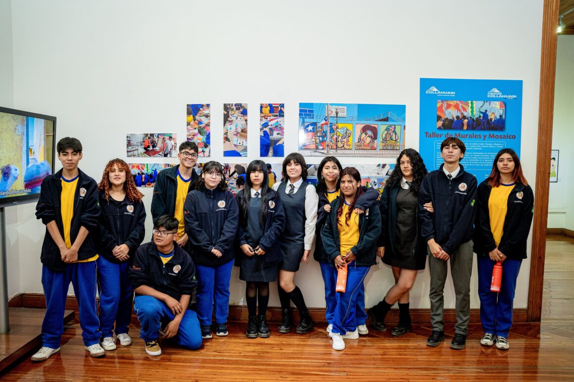 Estudiantes del Liceo Minero Juan Pablo II de Alto Hospicio despliegan toda su creatividad en Sala de Arte Casa Collahuasi