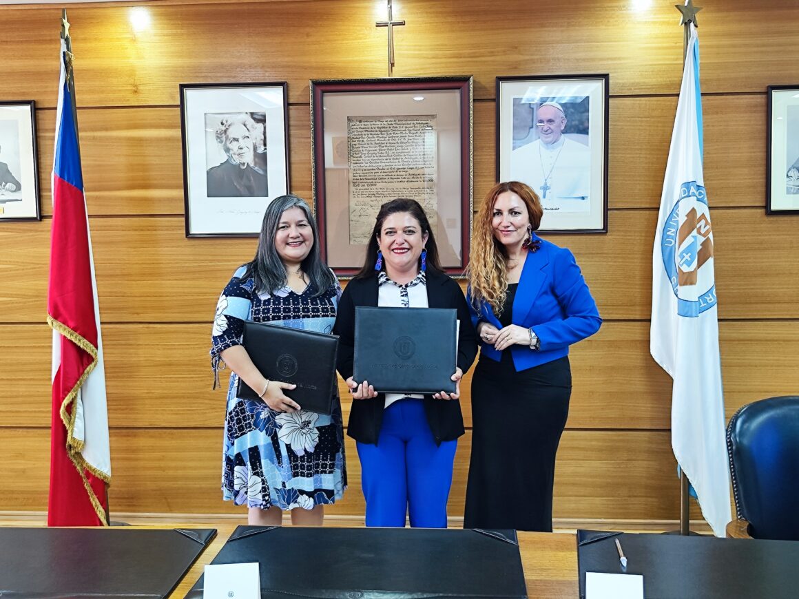 Seremi de la Mujer Y Universidad Católica del Norte firman Convenio para Promover la Equidad de Género 