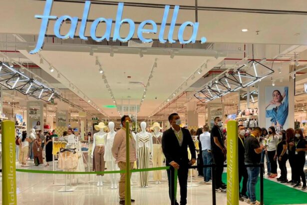 Falabella busca trabajadores de apoyo para Navidad en diversas regiones del país