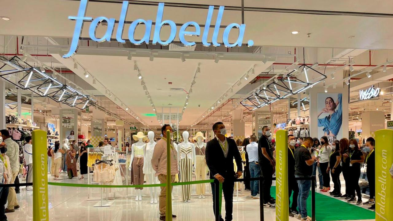 Falabella busca trabajadores de apoyo para Navidad en diversas regiones del país