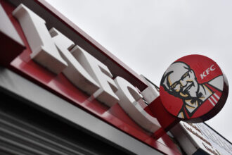 KFC ofrece más de 100 trabajos sin experiencia por el verano en todo Chile