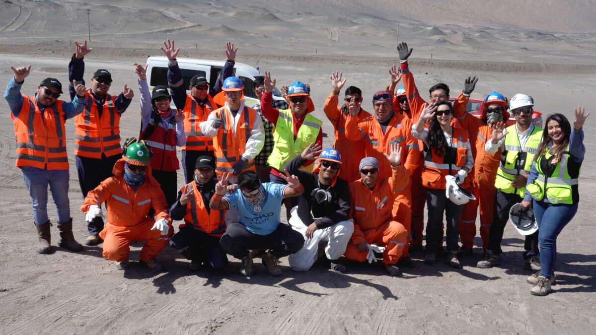 Más de siete toneladas y media retiran trabajadores y empresas del Proyecto C20+ de Collahuasi en operativos de limpieza en el borde costero