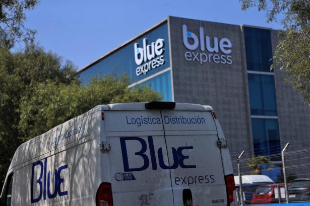 Blue Express busca trabajadores en áreas comerciales y administrativas: Conoce cómo postular