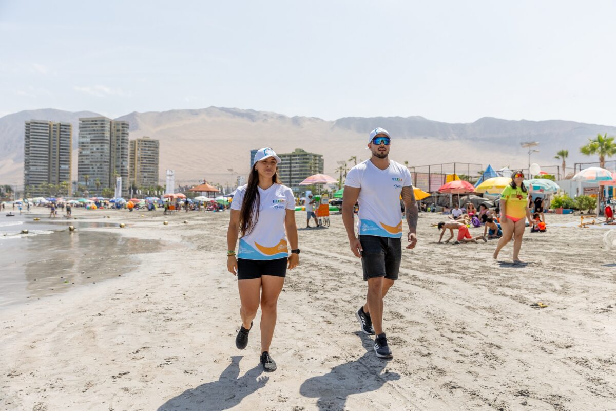 Fundación Collahuasi y Municipalidad de Iquique refuerzan certificación “Blue Flag” de Cavancha con monitores en terreno