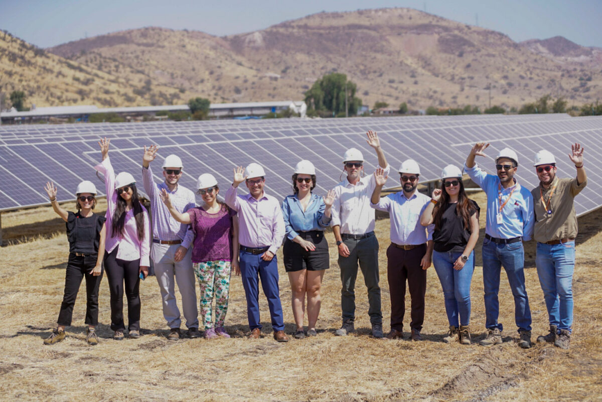 Autoridades visitan Primera Planta Solar en Ingresar al Sistema de Compensación de Emisiones