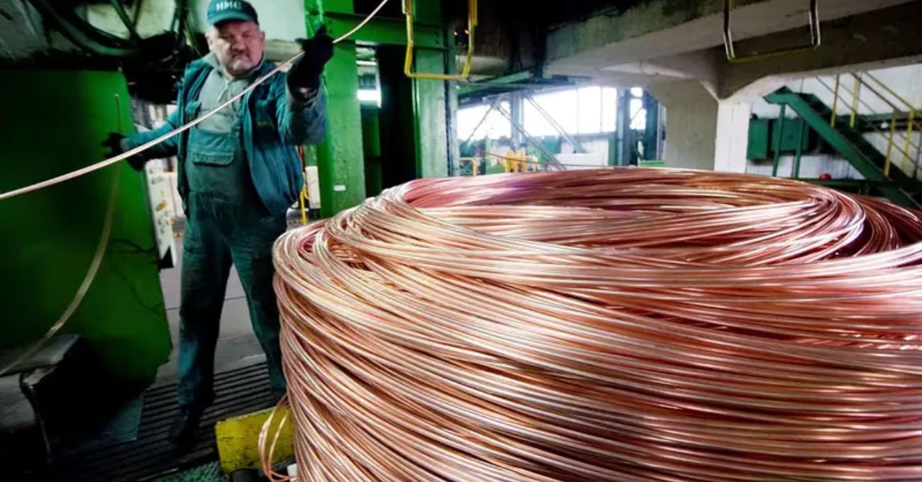 El cobre alcanza precio histórico de 11,000 dólares por tonelada