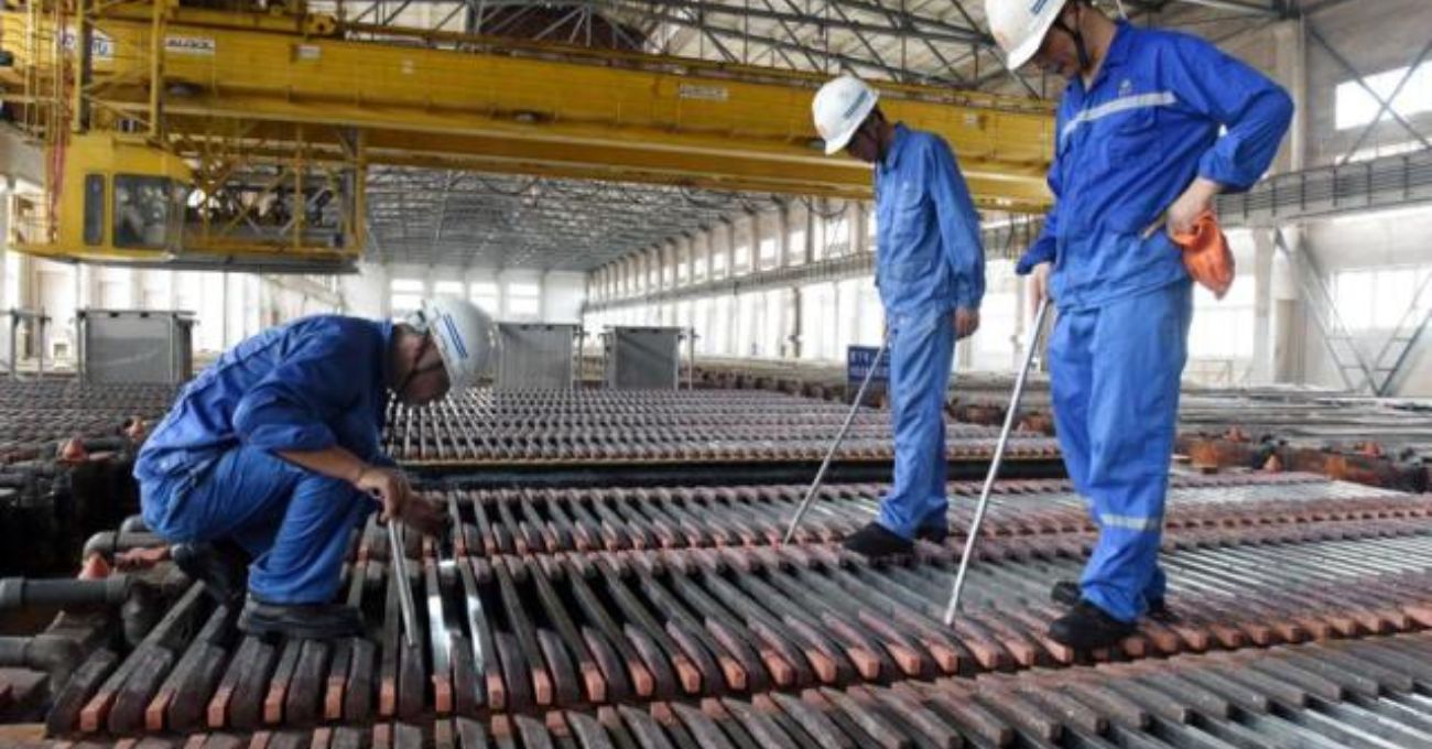 China desafía la escasez de cobre con expansión de sus fundiciones