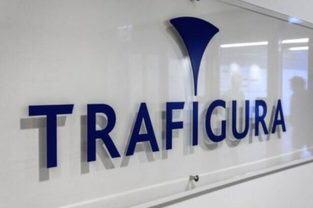 "Atrapado en un enfrentamiento: el mercado de aluminio y Trafigura Group"