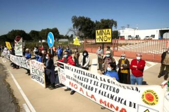 España: Rechazo a la aprobación final del proyecto minero en Retortillo: Impacto económico y preocupaciones ambientales.