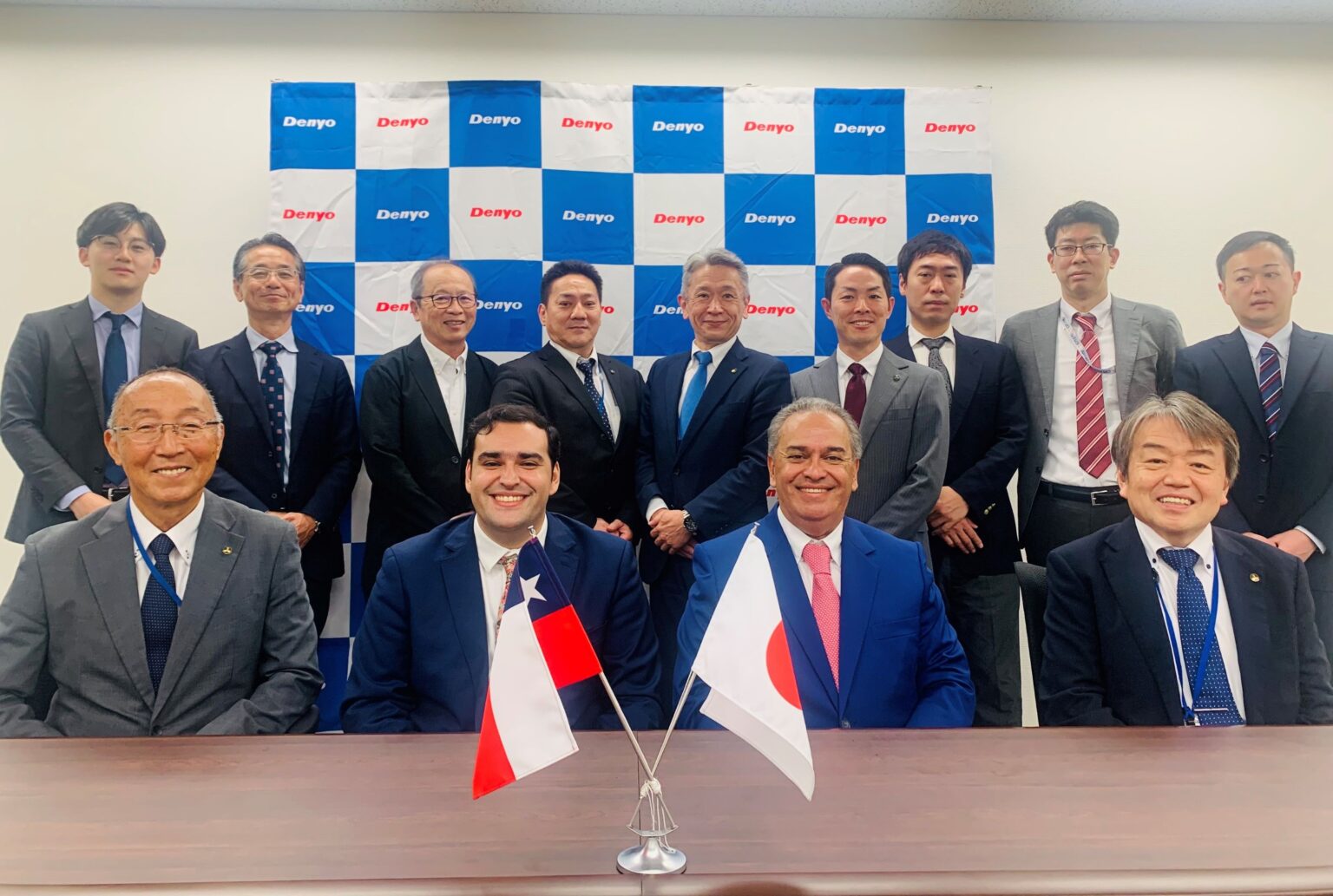 Schwager firma convenio con empresa japonesa para impulsar minería en el cono sur