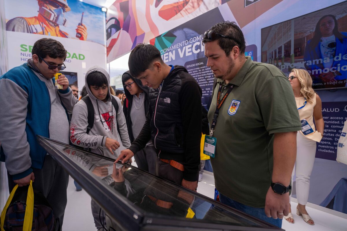 Sierra Gorda SCM recibió a vecinos para recorrer juntos Exponor 2024 