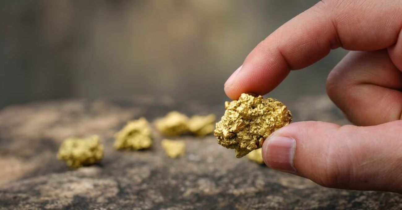 Acciones de mineras de oro caen por debilidad en precios de lingotes