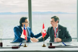Suiza y Chile firman convenio de colaboración pionero para impulsar desarrollo ferroviario 