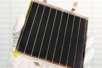 Nuevo récord de eficiencia en células solares flexibles de perovskita/silicio