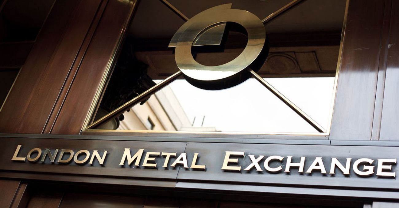 La Bolsa de Metales de Londres analiza abrir almacén en Hong Kong