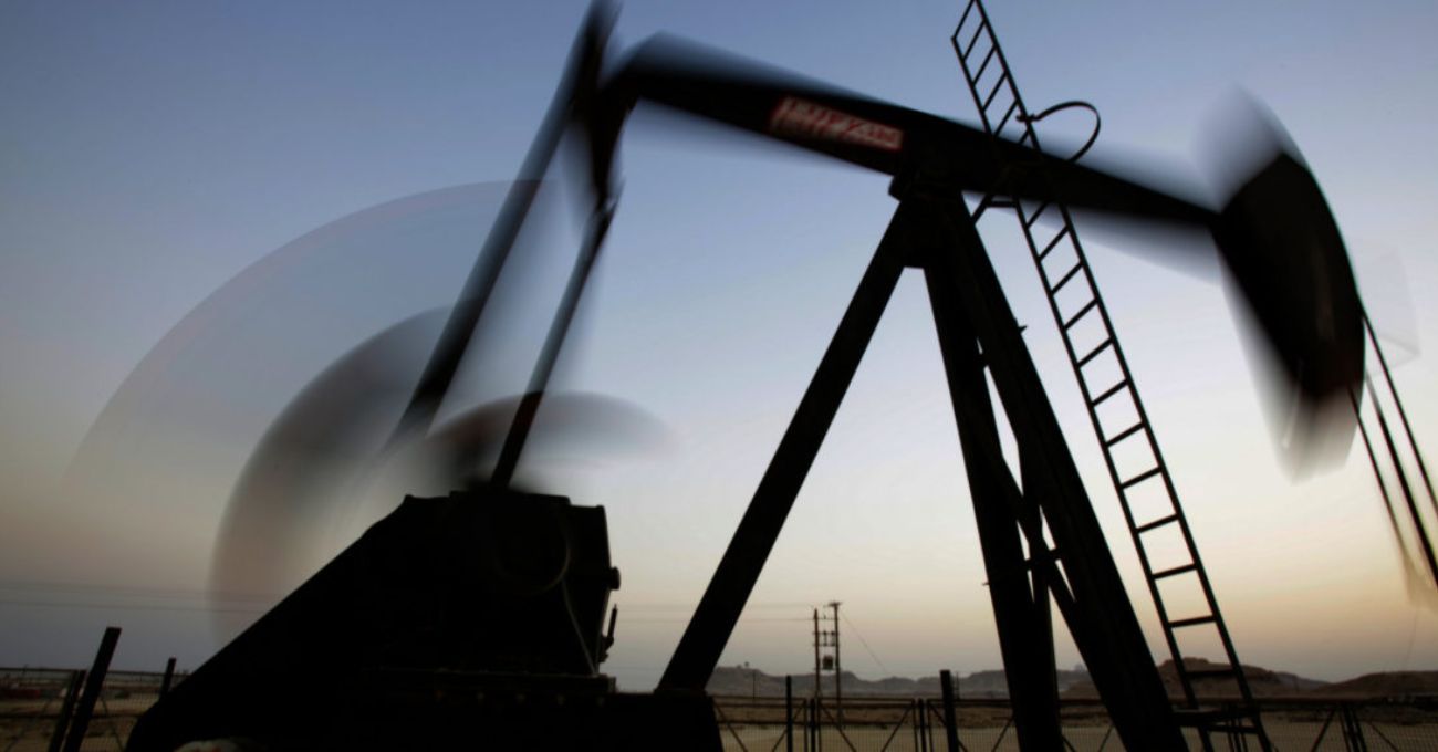 Los precios del petróleo se mantienen estables y se esperan recortes de tasas de interés este año