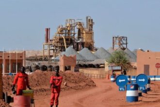 Níger rechaza plan de desarrollo de Orano y amenaza extracción de uranio