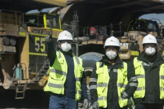 Glencore busca trabajadores en Chile para sus operaciones mineras