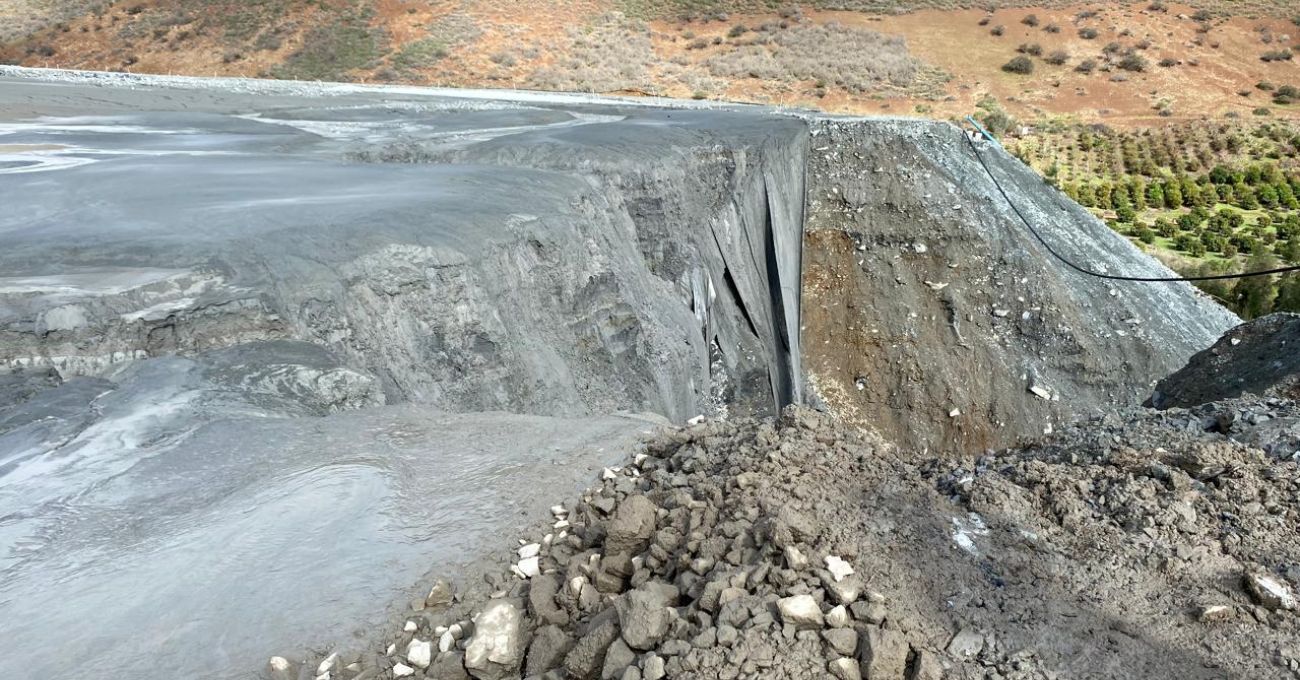 SMA dicta medidas por escurrimiento de relaves en Minera Las Cenizas en Cabildo