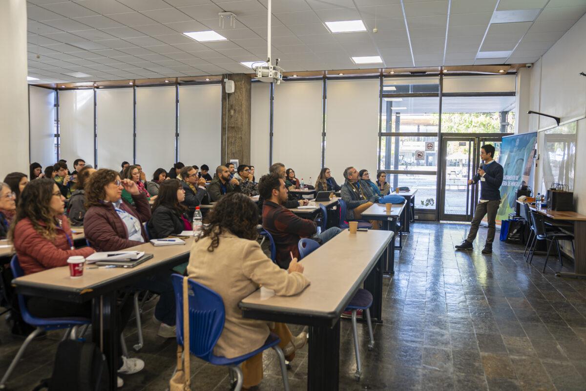 Seminario UC: Expertos destacan la importancia y el potencial de las tierras raras en Chile para la transición energética mundial