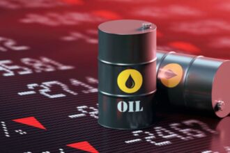 Los precios del petróleo bajan a pesar del descenso de inventarios