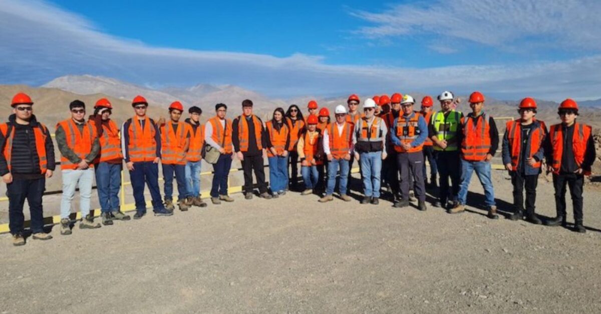 Estudiantes de la Universidad de Atacama visitan Planta Cerrillos de Coemin