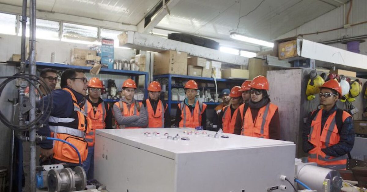 Estudiantes de la Universidad de Atacama visitan Planta Cerrillos de Coemin