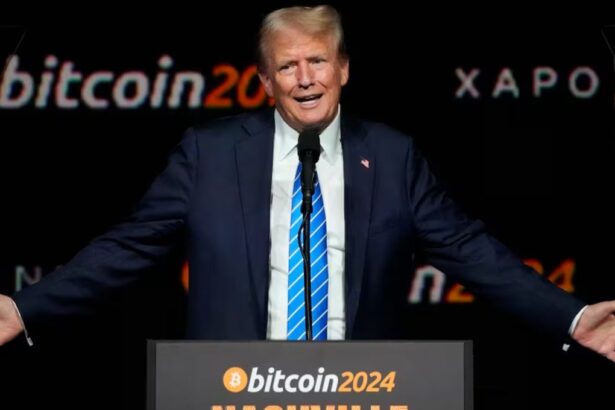 Trump encabeza conferencia de bitcoin y recauda fondos millonarios