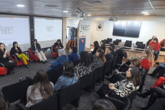 Convocatoria abierta: Premio InspiraTEC 2024 busca mujeres líderes en STEM