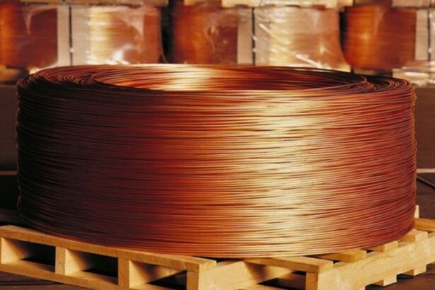 China frena compras de cobre y apuesta por aluminio en redes eléctricas
