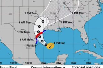 Puertos de Texas cerrados por tormenta tropical Beryl: impacto en producción petrolera
