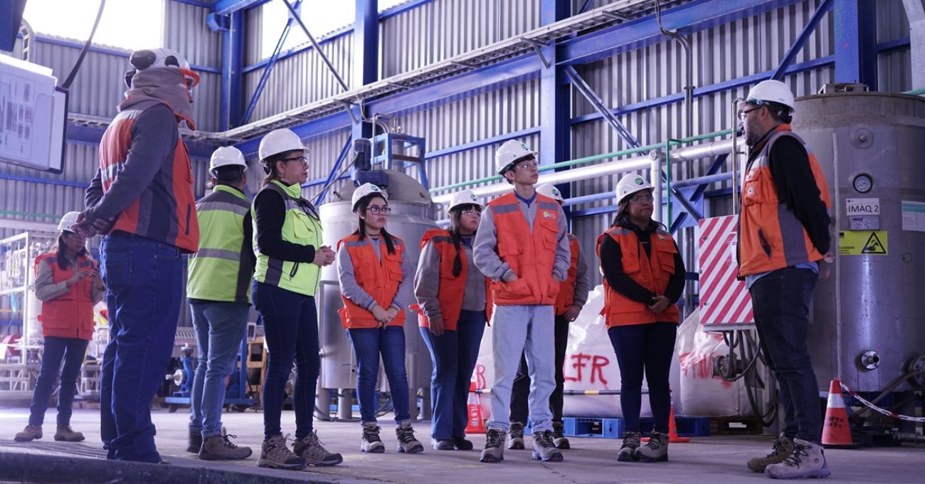 Estudiantes visitan faena de SQM y planta solar de ENGIE para aprender sobre energías limpias