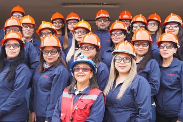 20 alumnas y alumnos de Tierra Amarilla realizan entrenamiento práctico en las operaciones de Minera Candelaria