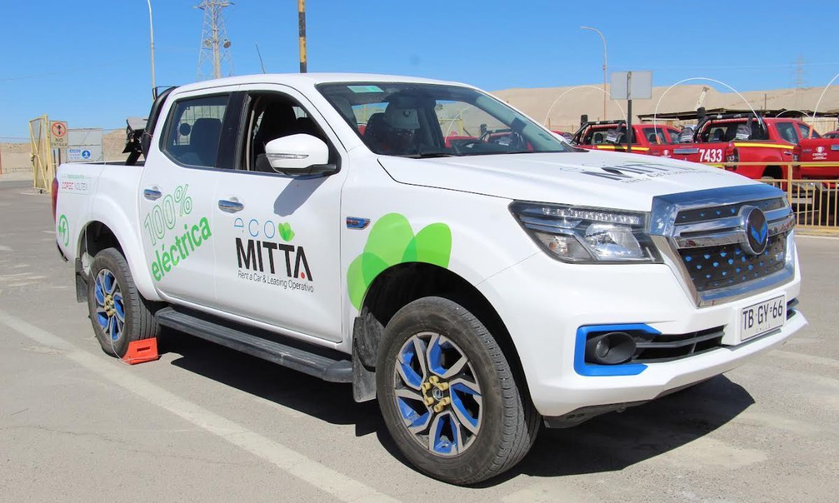 Chuquicamata avanza hacia la sustentabilidad con pruebas de camioneta eléctrica