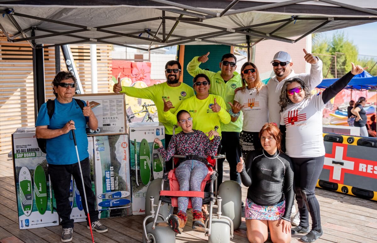 Fundación Collahuasi entregó equipamiento inclusivo para deportes acuáticos en Playa Cavancha