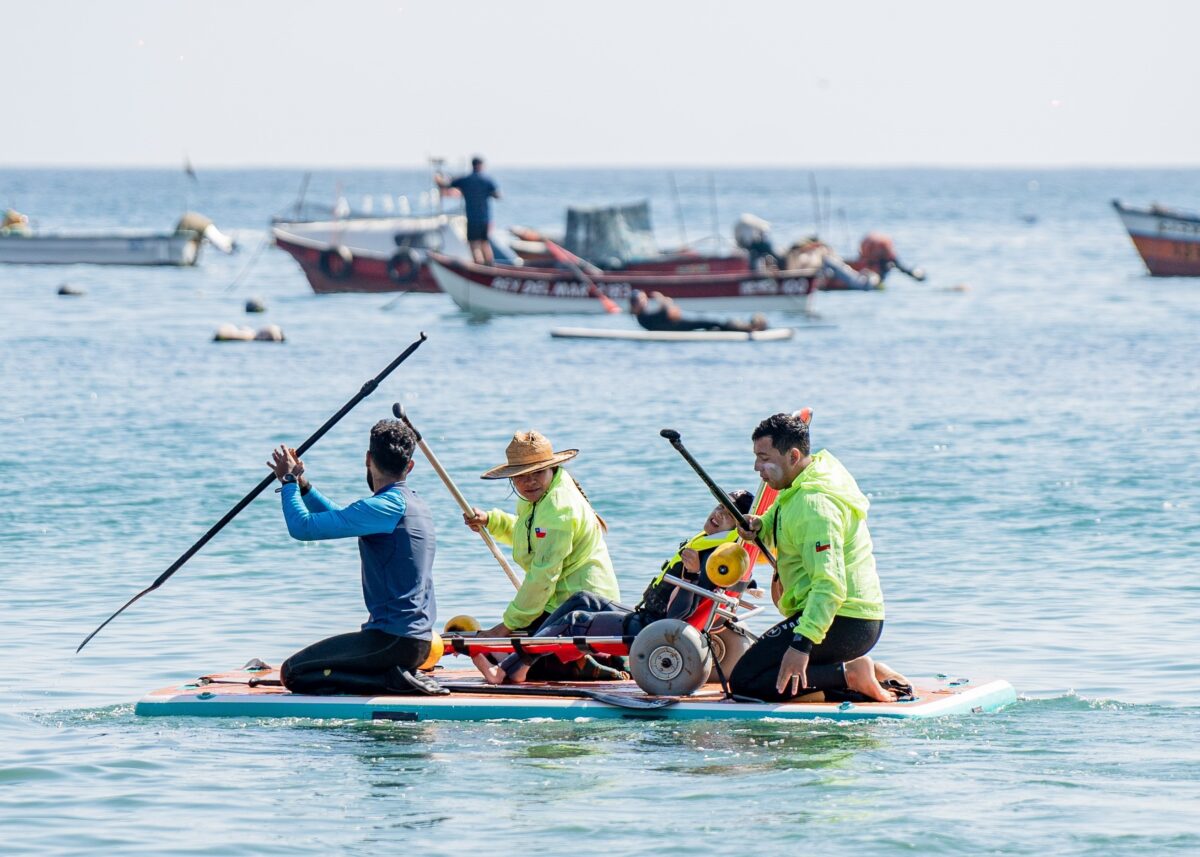 Fundación Collahuasi entregó equipamiento inclusivo para deportes acuáticos en Playa Cavancha