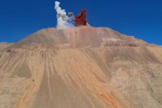 Codelco Salvador celebra el Día del Minero con tronadura tricolor