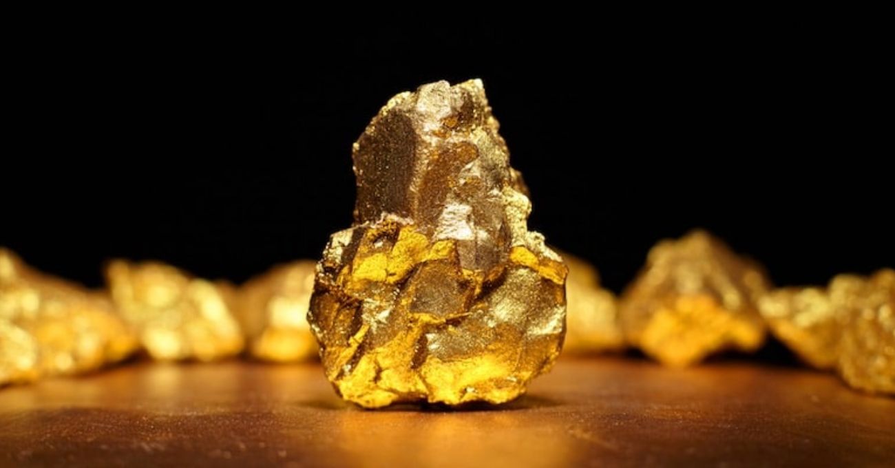 El precio del oro alcanza récord histórico impulsado por inversión occidental